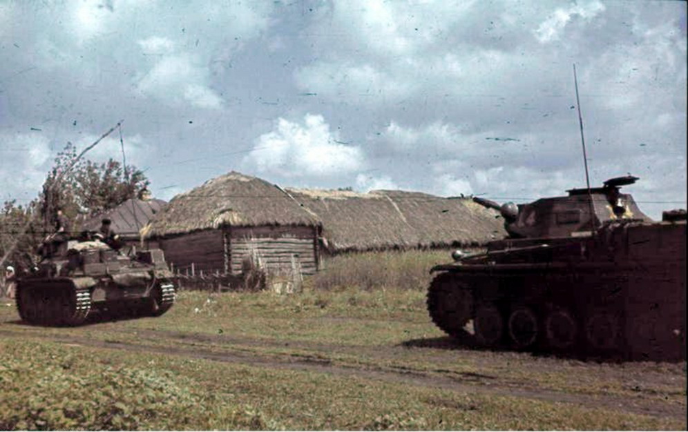 Bundesarchiv_Bild_169-0283,_Russland,_Kalmuckien,_Panzer_II.jpg