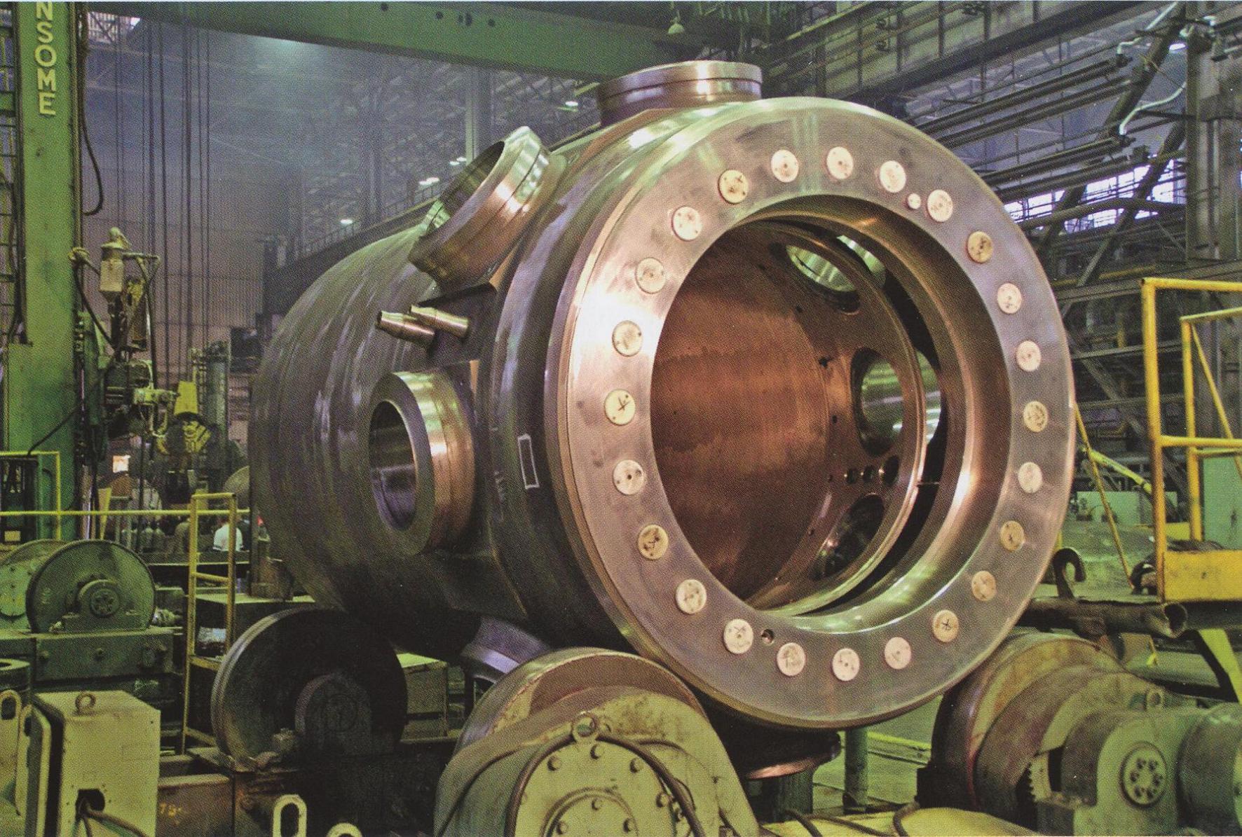 Корпус реактора установки КЛТ-40С для ПАТЭС на Ижорских заводах 2008 г..jpg