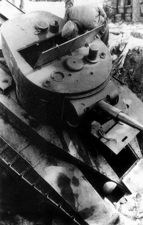 destroyed and battle damaged BT-5 (07).jpg