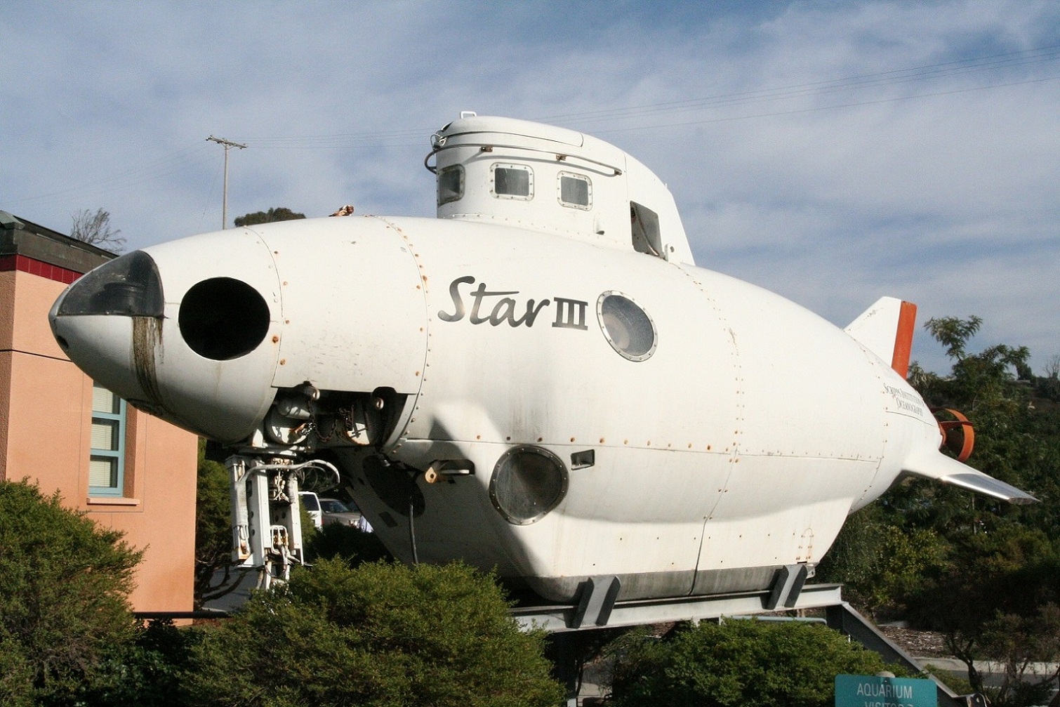 Submersible_named_Star_III_in_front_of_Scripps_Institution_of_Oceanography - копия.jpg