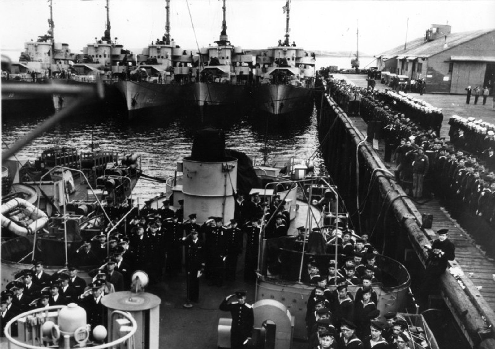 Передача советским морякам фрегатов из состава флота США. 1945 год..jpg
