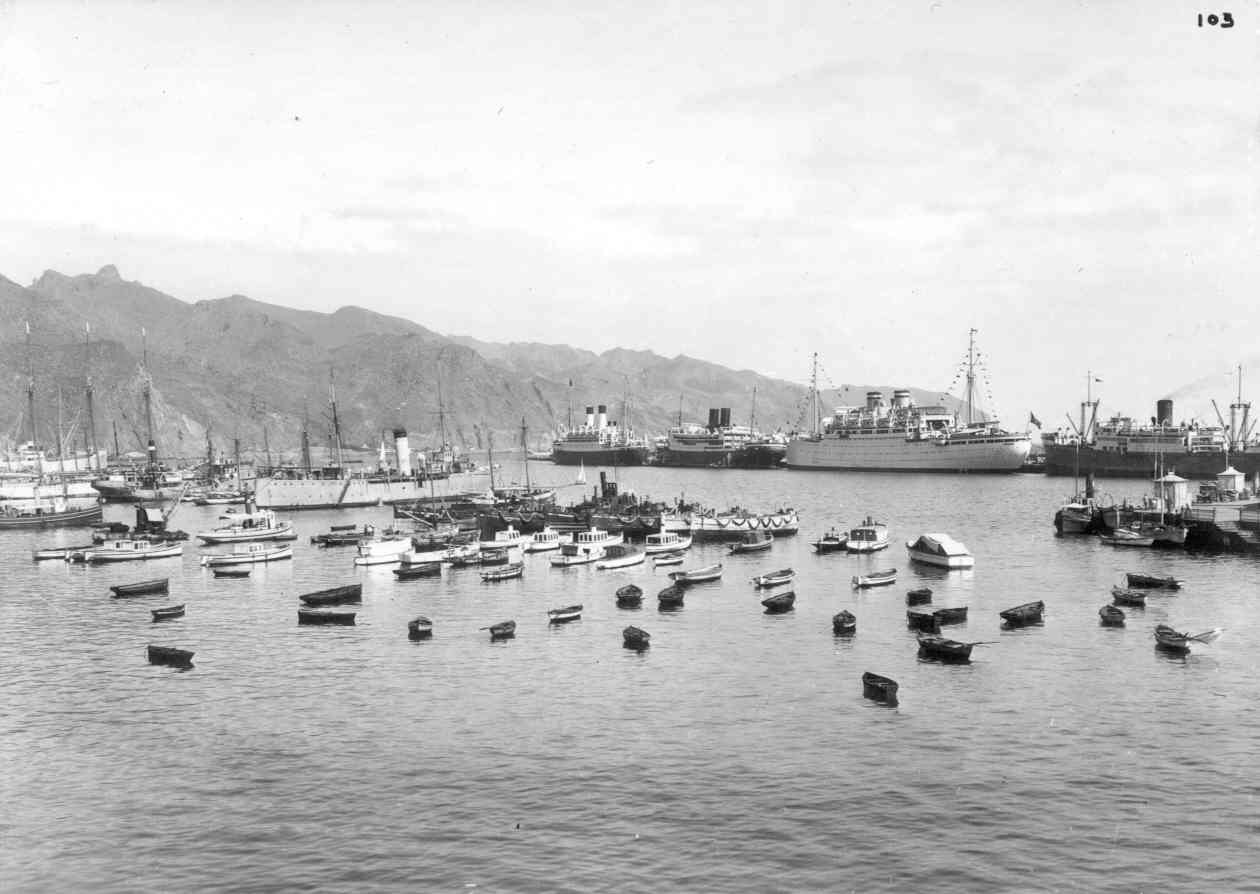 Transatlantici Monte Rosa, Juan Sebastián Elcano e Milwaukee e la nave mista Isla de Tenerife nel 1935..jpg