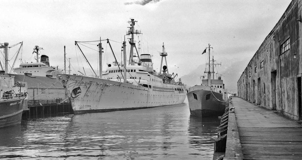 AKADEMIK_SHIRSKOF_1964_WALT_FROST.jpg