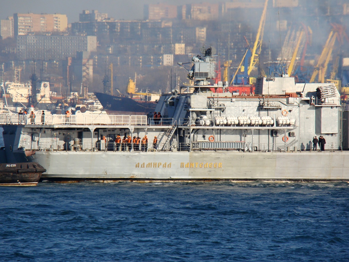 пр. 1155 Адмирал Пантелеев 2013.03.14xc.JPG