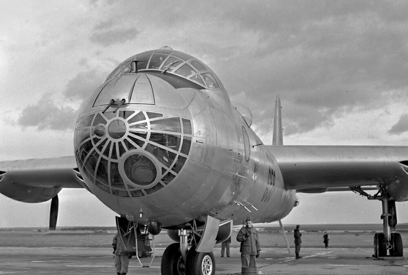 1951 - B-36's vist UK.jpg