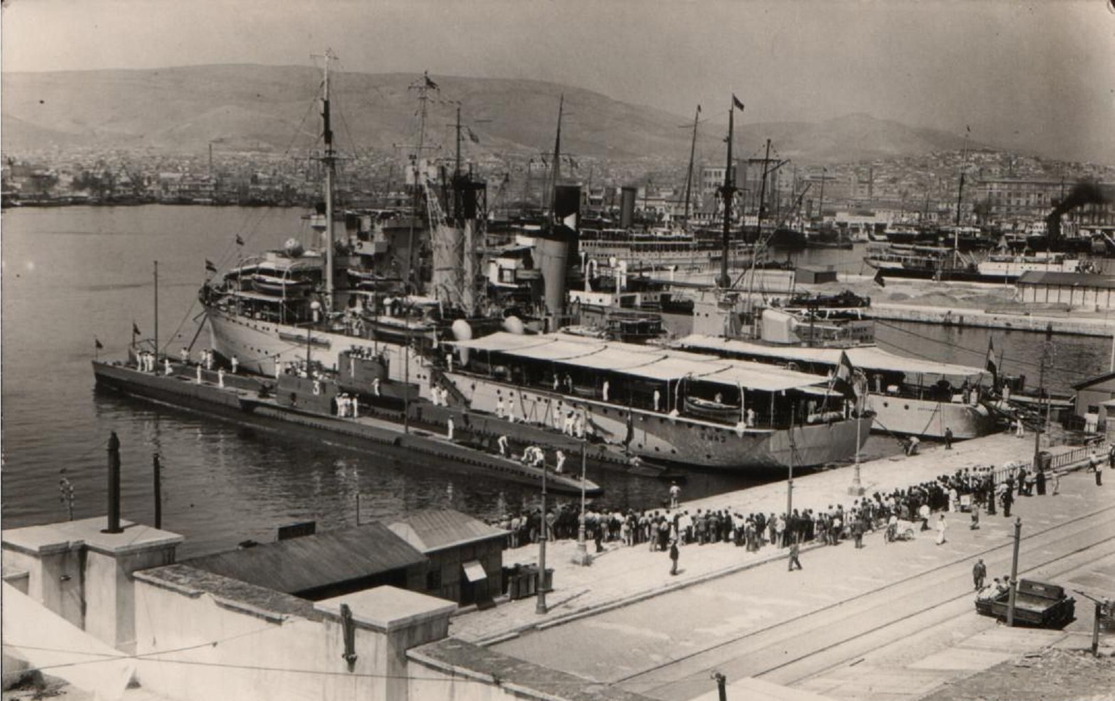 Pirej, sa eskadrom, IX 1937..jpg