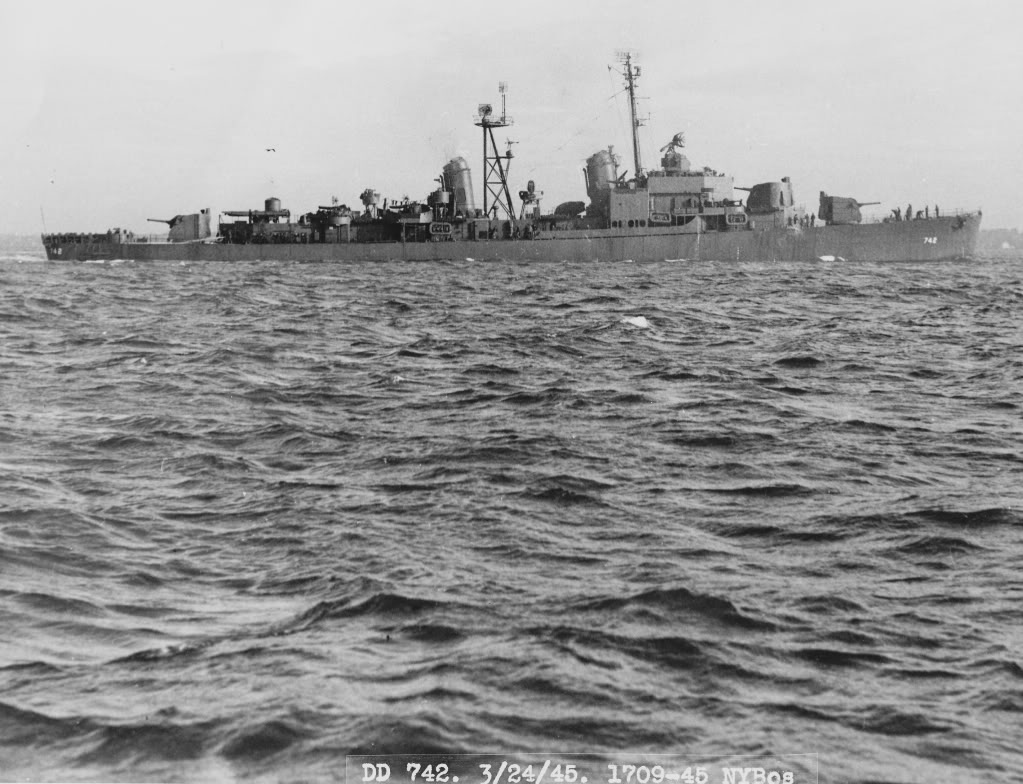 USS FRANK KNOX (DD-742) - 24 Mar 1945.jpg