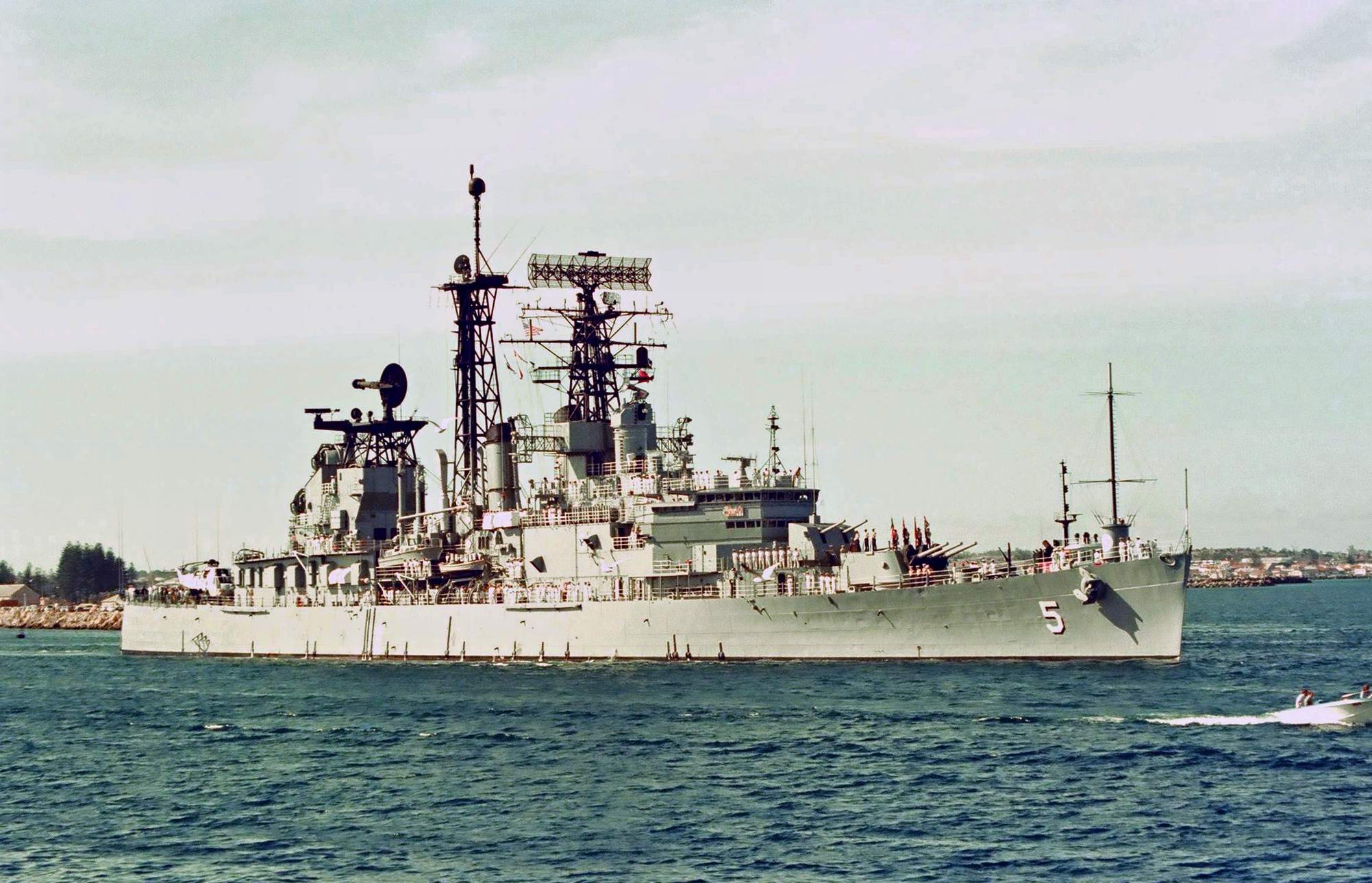 USS OKLAHOMA CITY (CLG-5) - 19 Apr 1976 - Fremantle - photo by John Kent.jpg