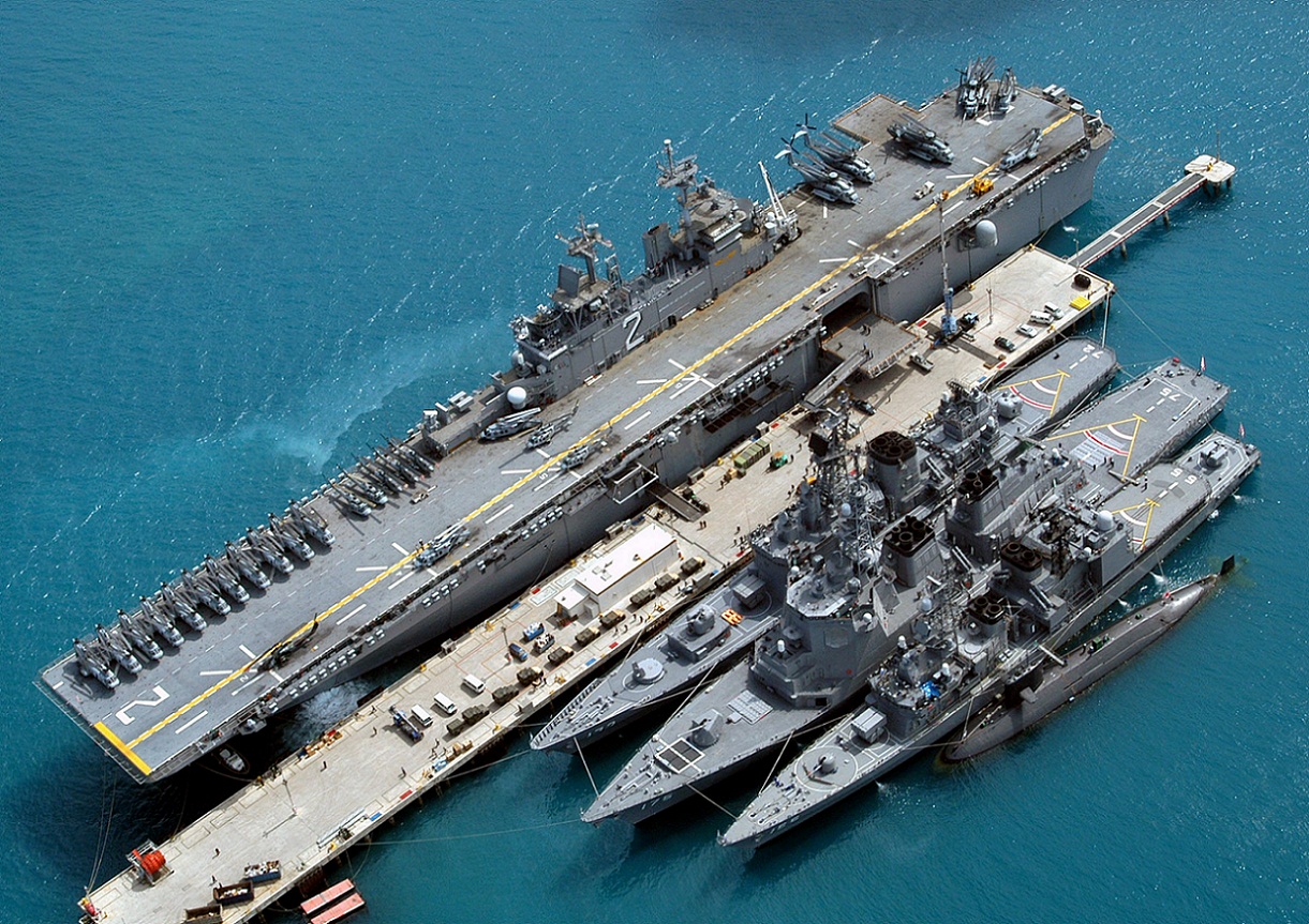 aircrafts_helicopters_battle_dock_.jpg