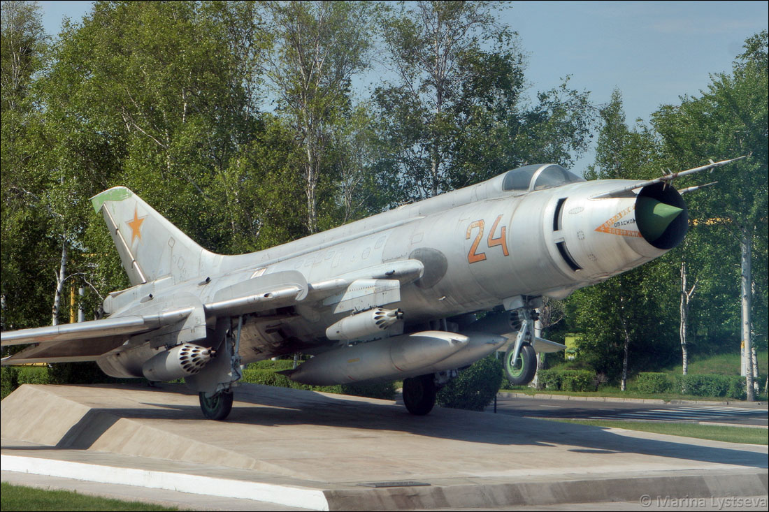 Су-17 бн 24 красный 3.jpg