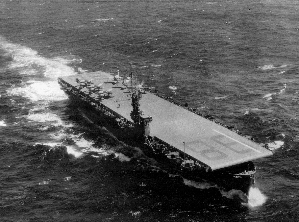 USS_Kwajalein_CVE-98_June_1944.jpg