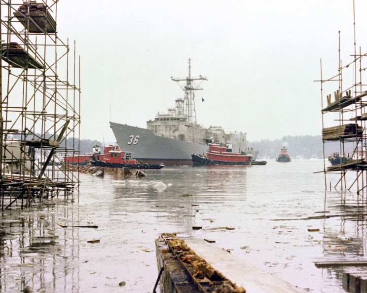 Launching the USS Underwood (FFG-36) at Bath Iron Works, 6 Feb 1982 (2).jpg
