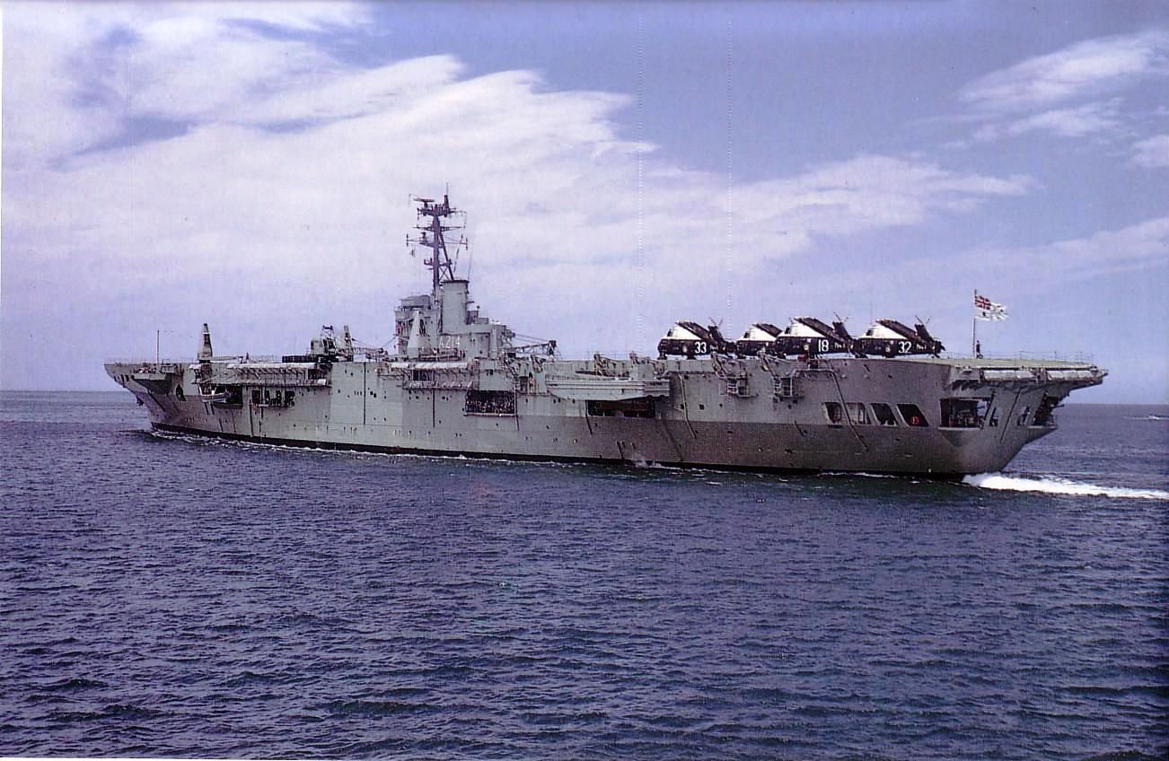 111  1969 HMAS Сидней [III] с полетом вертолета Уэссекса на борту.jpg