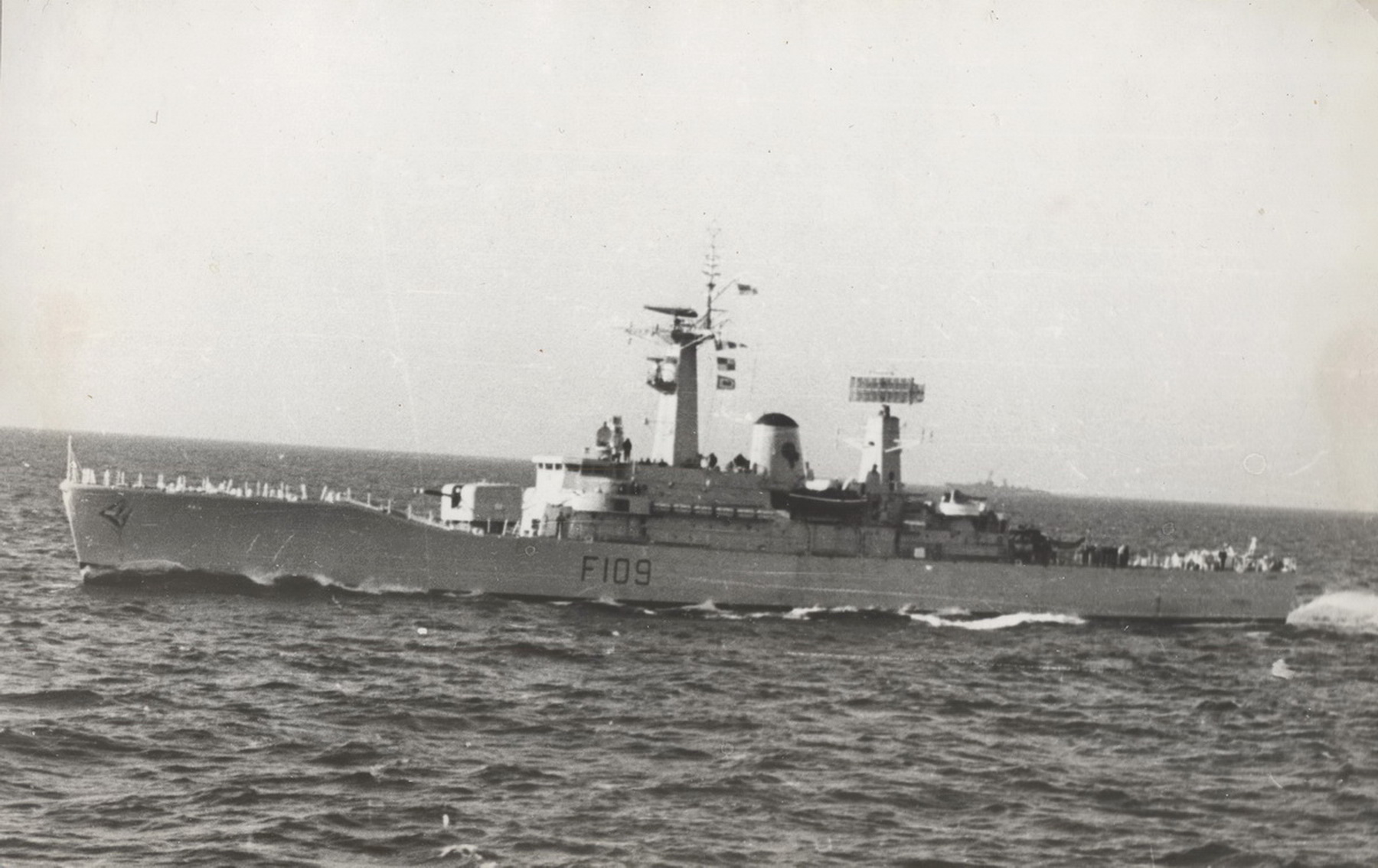 HMS Leander (F109) Leander-class.JPG