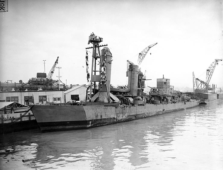 USS Shaw (DD-373) at the Mare Island Navy Yard circa mid-Feb 1942 just after she arrived to receive a new bow and other repairs of damage from the 7 Dec 1941 attack on Pearl Harbor.jpg