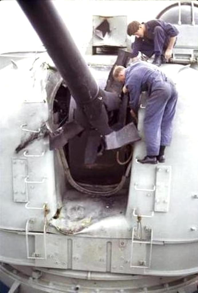 11 Вьетнам 22 июля 1969. Зрители просмотра HMAS BRISBANE.jpg2.jpg