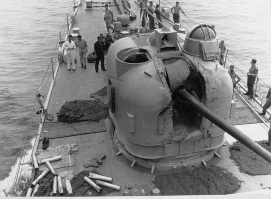 11 Вьетнам 22 июля 1969. Зрители просмотра HMAS BRISBANE.jpg7.jpg