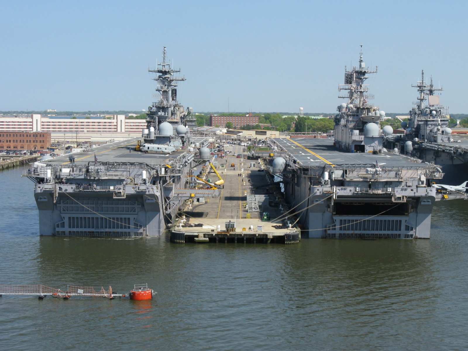 USS WASP e USS IVOJIMA_thumb.jpg