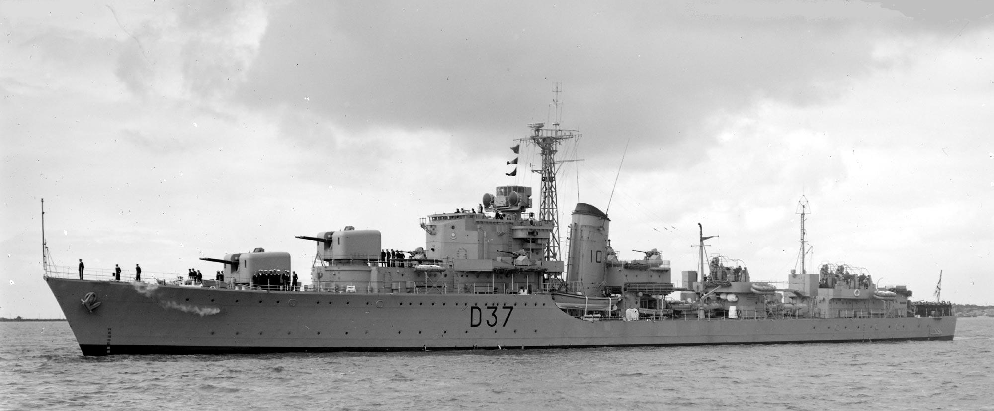 1111 1 марта 1952  HMAS Тобрук  в Мельбурне.jpg