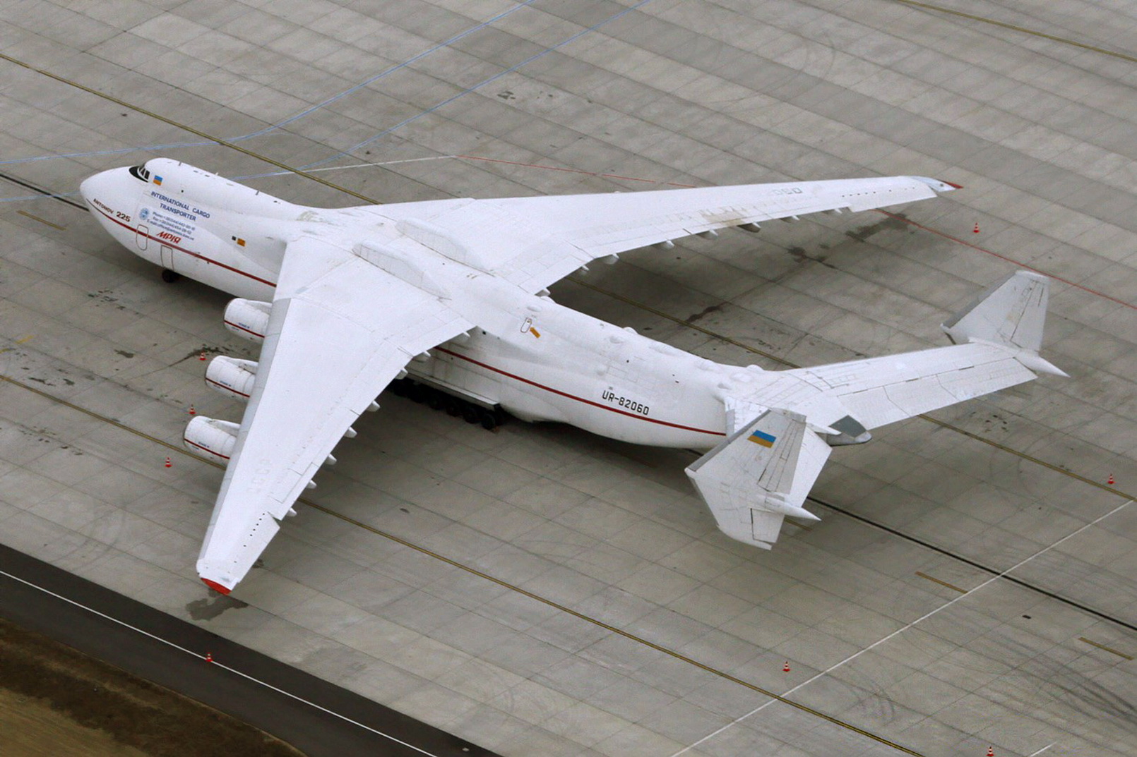 Antonov An-225 Mriya_2.jpg