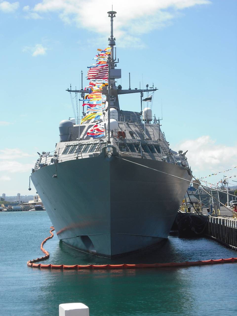 USS Freedom (LCS-1) in full dress on 4 July 2010, just before RIMPAC 2010..jpg
