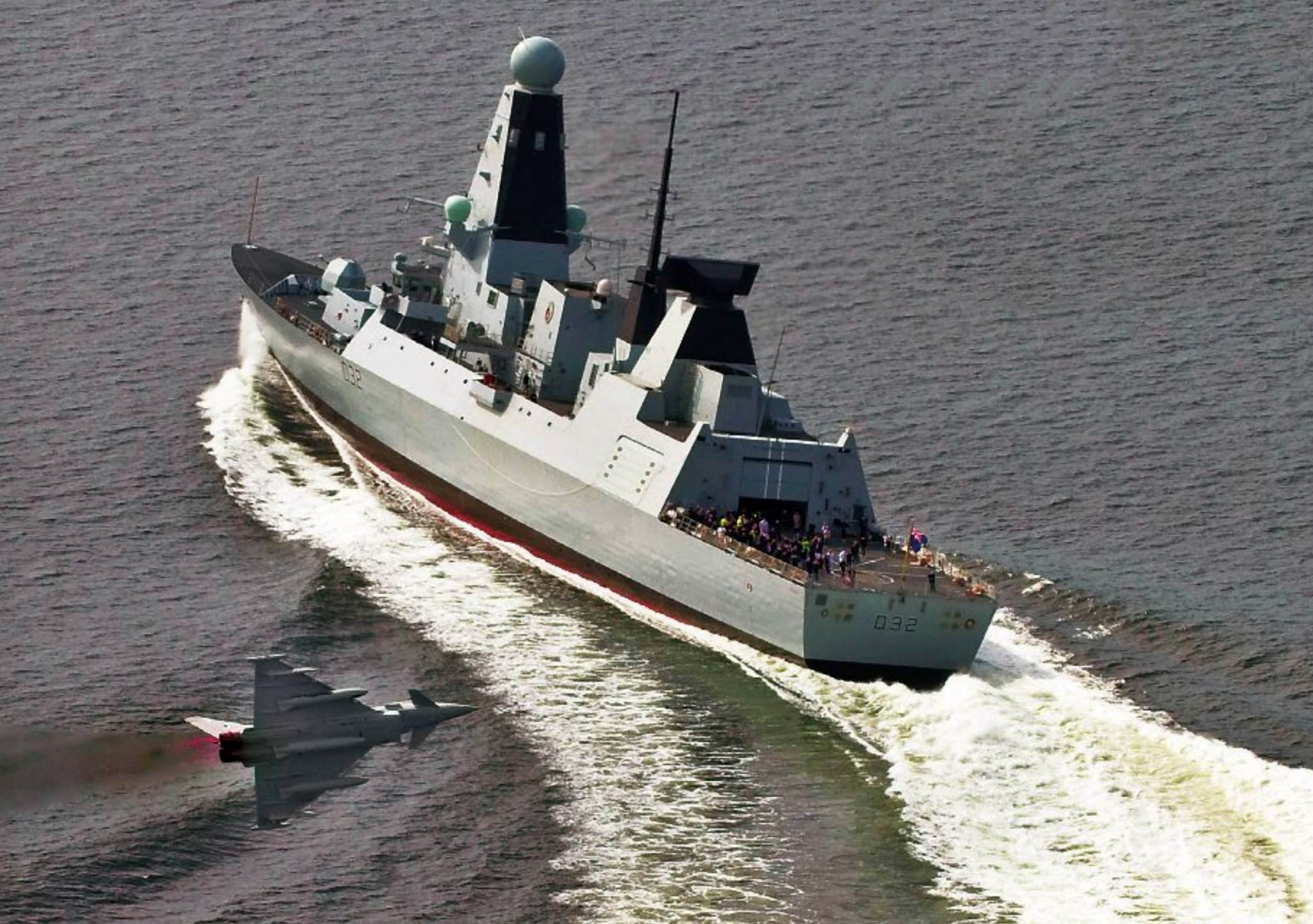 HMS Daring 1.jpg