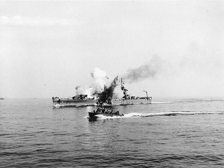 USS_Savannah_(CL-42)_is_hit_by_a_German_guided_bomb,_off_Salerno,_11_September_1943.jpg