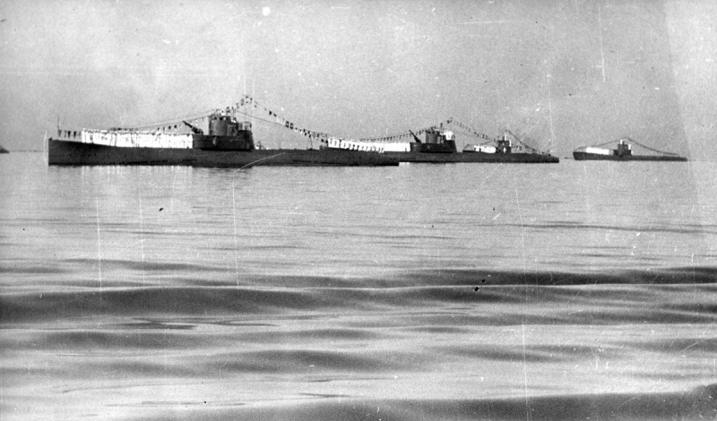 Советские подводные лодки Л-5, Л-4, С-31, и С-32 в Севастополе во время дня Военно-морского флота..jpeg