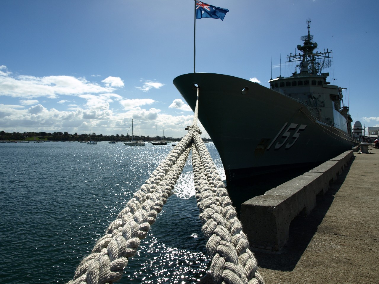 HMAS Ballarat (FFH 155).jpg
