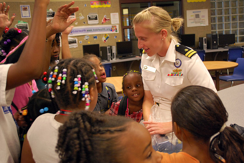 800px-US_Navy_110908-N-CI293-077_Lt._Katy_Gelenter,_an_officer_recruiter_assigned_to_Navy_Recruiting_District_Omaha,_answers_questions_from_girls_at_the_.jpg