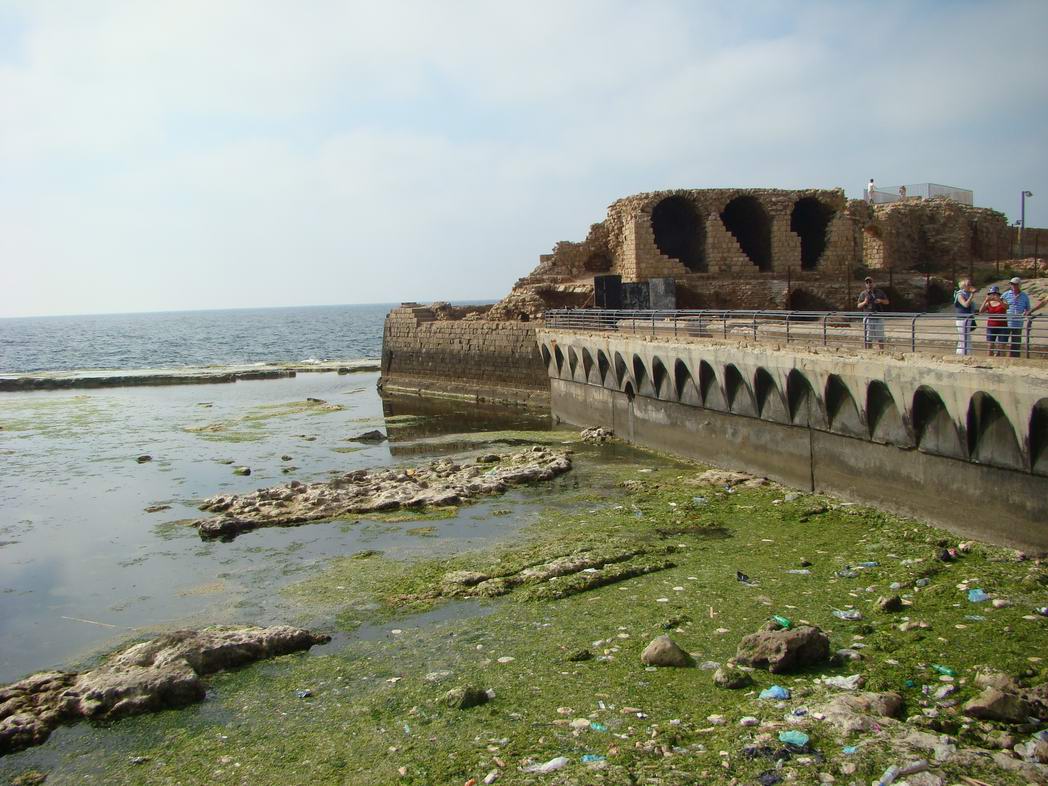 Руины замка тамплиеров на берегу Средиземного моря. Акко, Израиль, май 2013 - 1.jpg