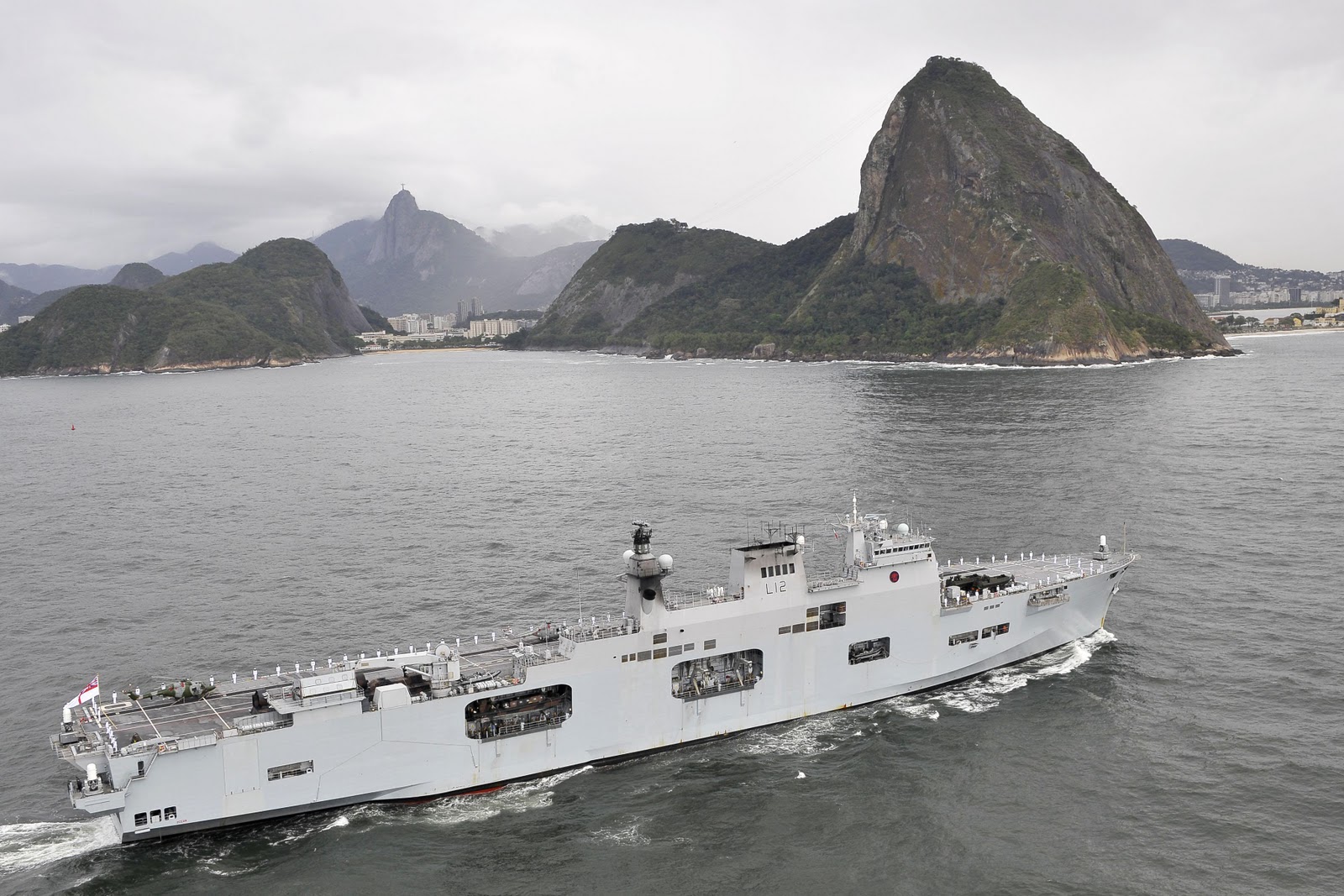 HMS_Ocean_enters_Rio.jpg
