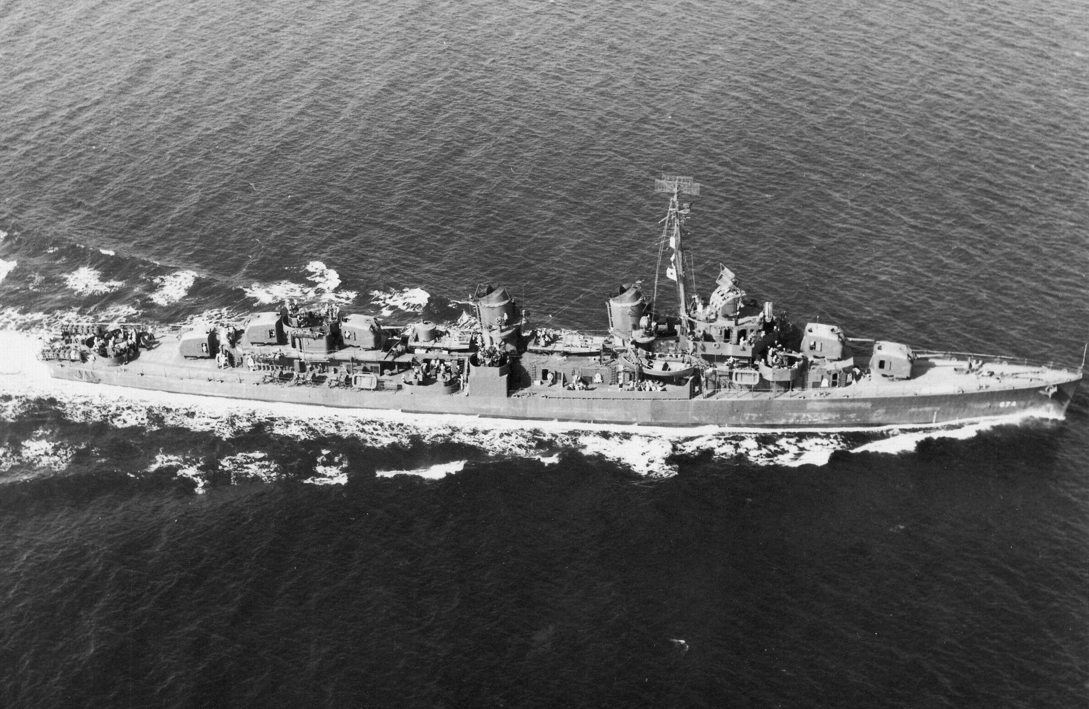 USS Hunt (DD-674) - photo 1.jpg