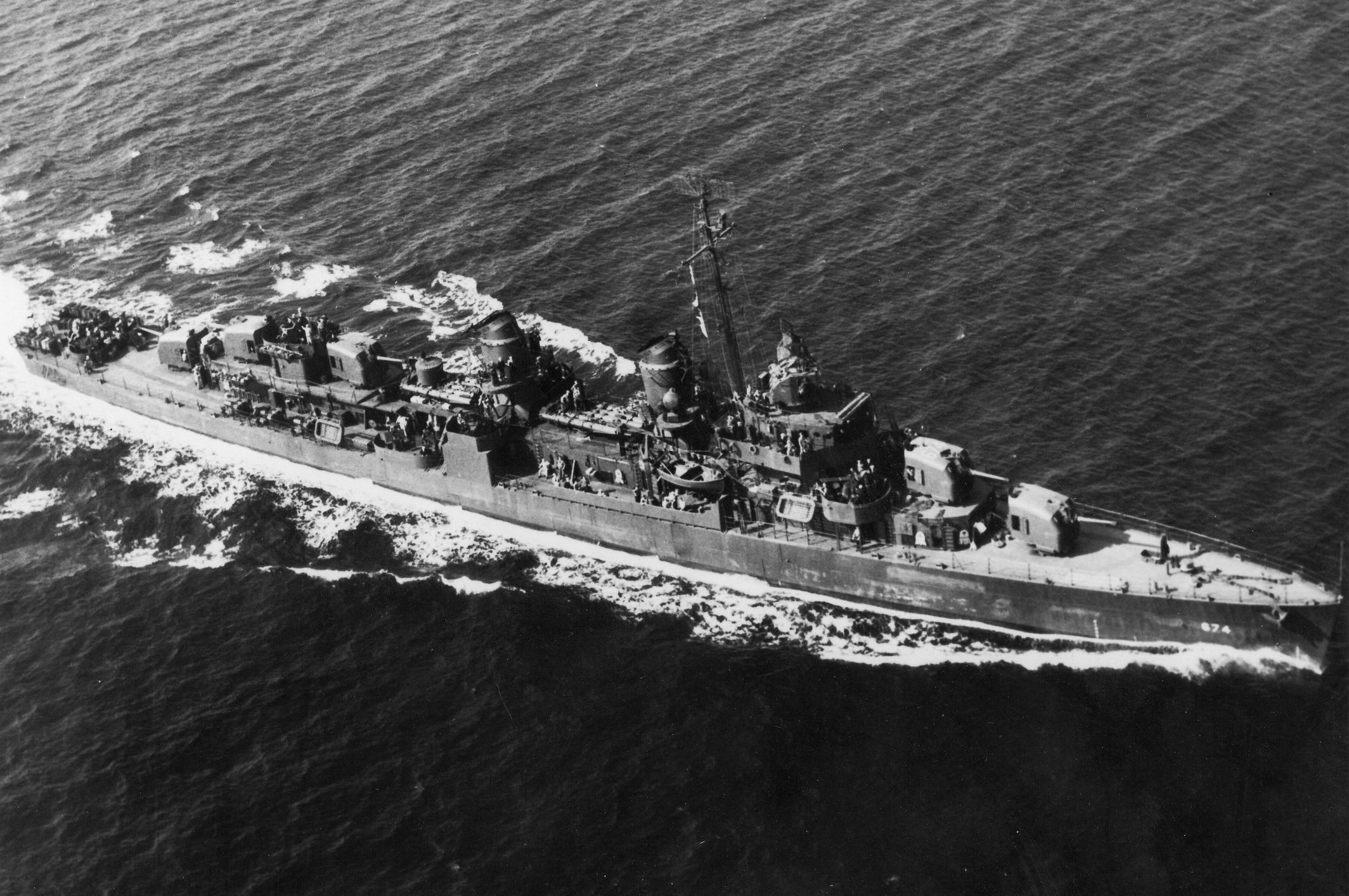 USS Hunt (DD-674) - photo 2.jpg