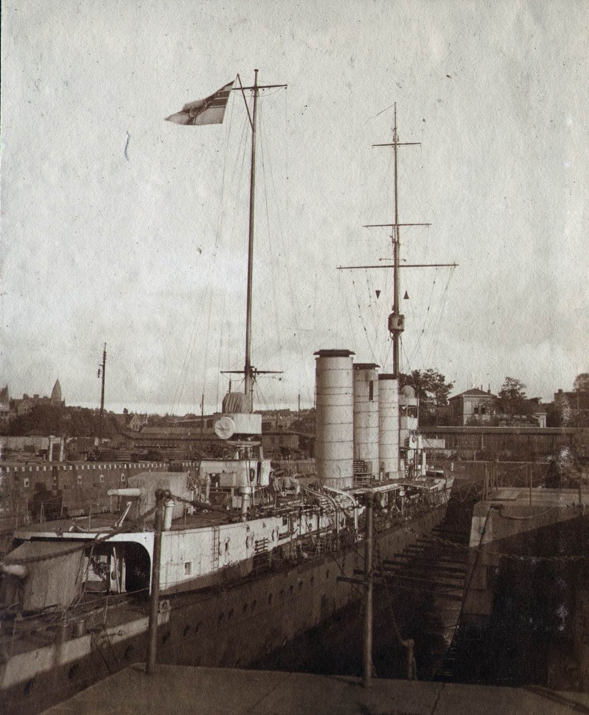 Brummer in Kieler Dock.jpg