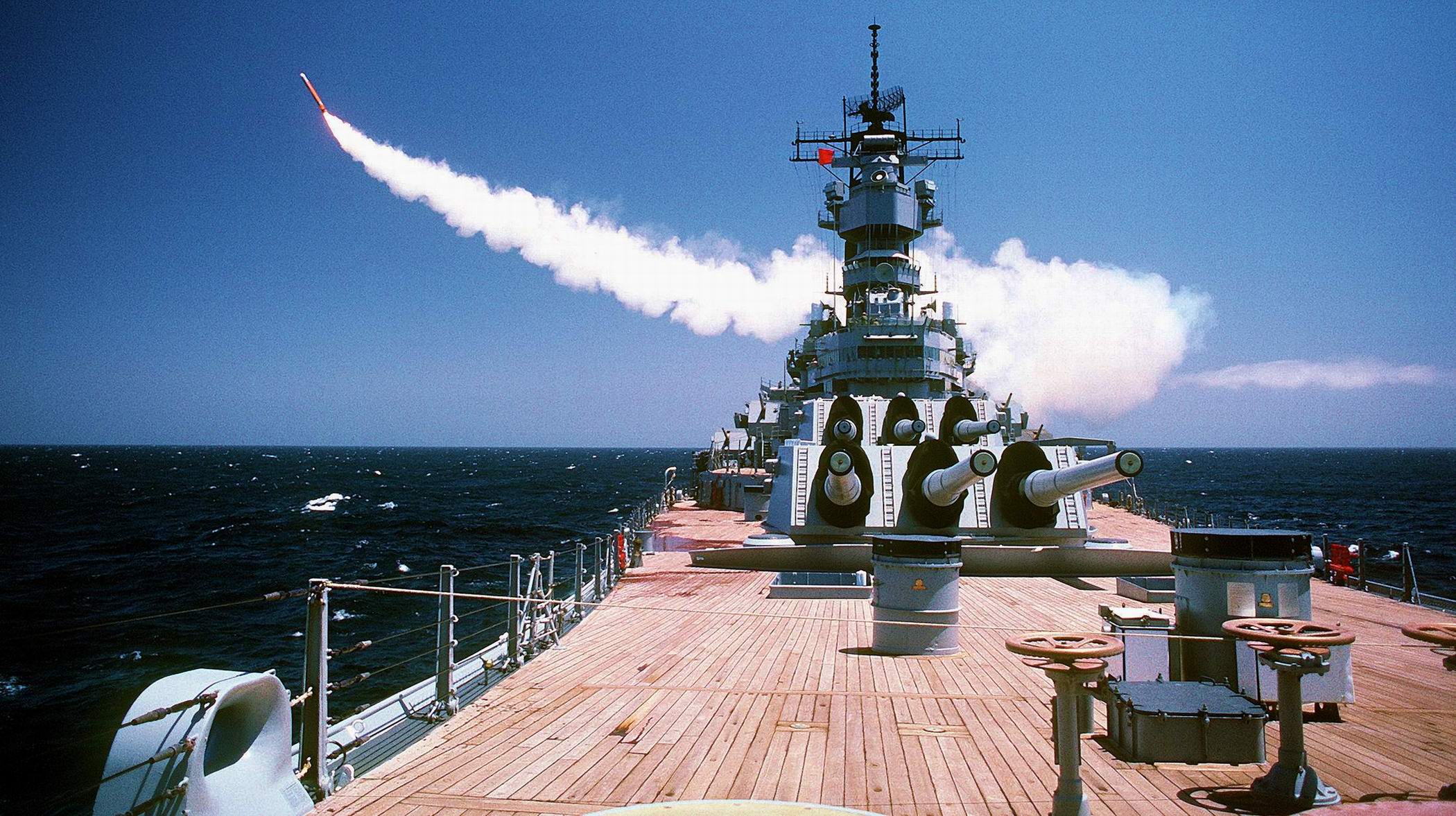 USS Missouri (BB-63) - Tomahawk launch.jpg