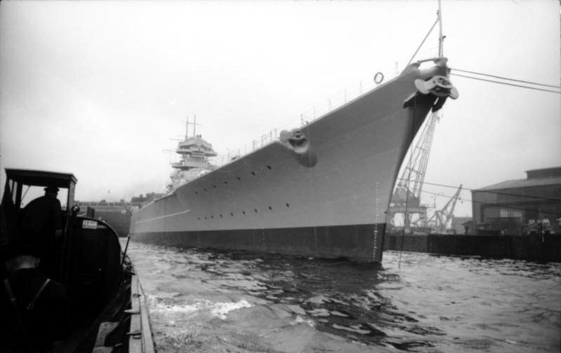 Bundesarchiv_Bild_101II-MN-1361-16A,_Schlachtschiff_Bismarck,_Indienststellung.jpg