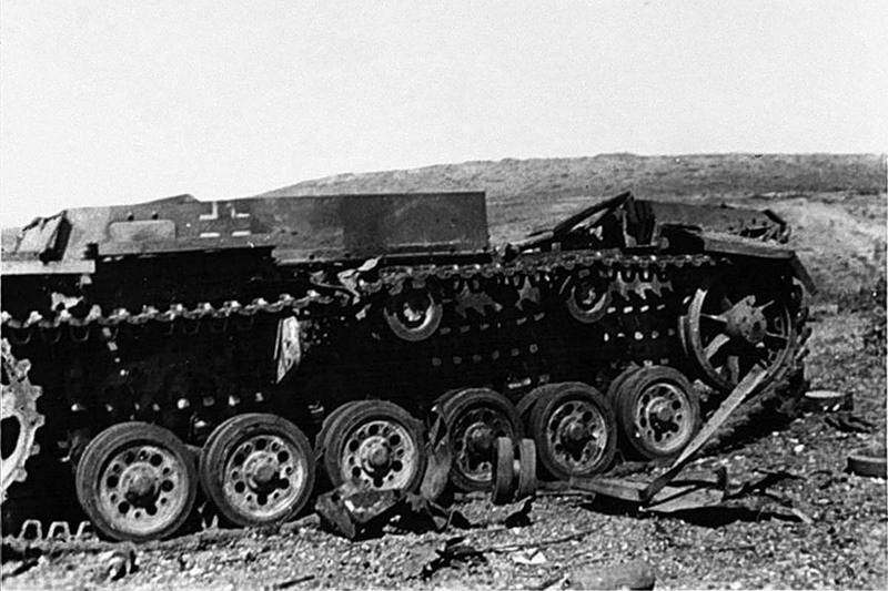 Разбитый немецкий танк  близ Севастополя..jpg
