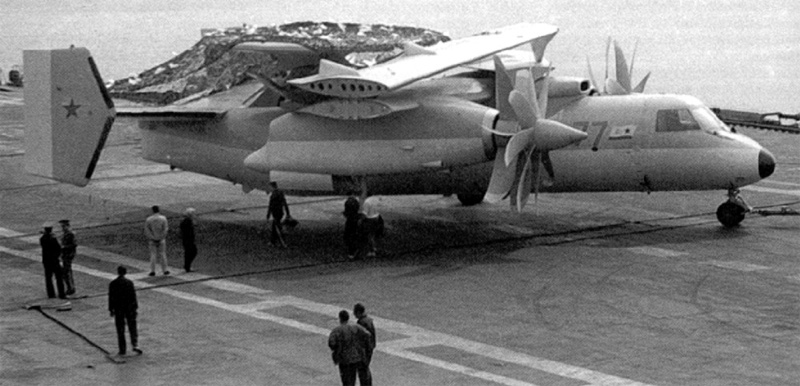 Тбилиси_макет Як-44Э_9.1990 г.jpg