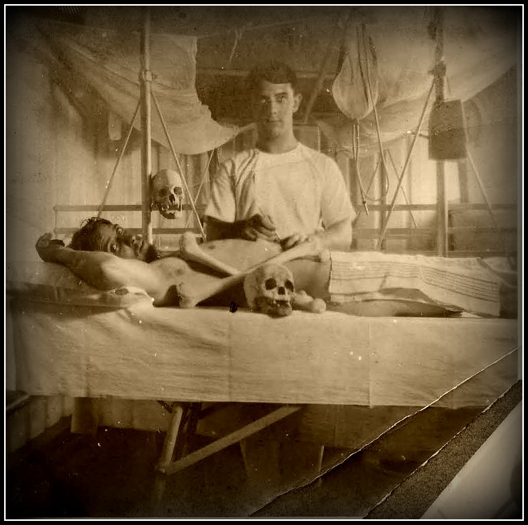 Ship Surgeon ca 1900.jpg
