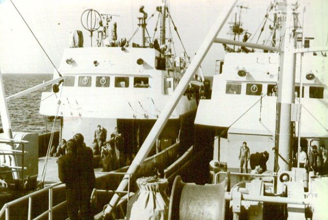 1980, Северне море. Встреча Кренометр (справа), неуст. (слева).jpg