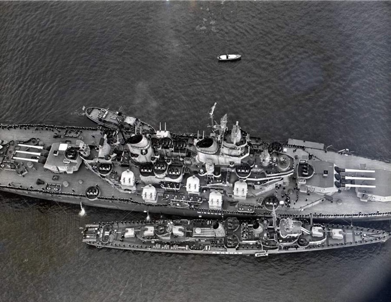 USS Missouri (BB-63) and USS Renshaw (DD-499) - Navy Day New York 27 10 1945.jpg