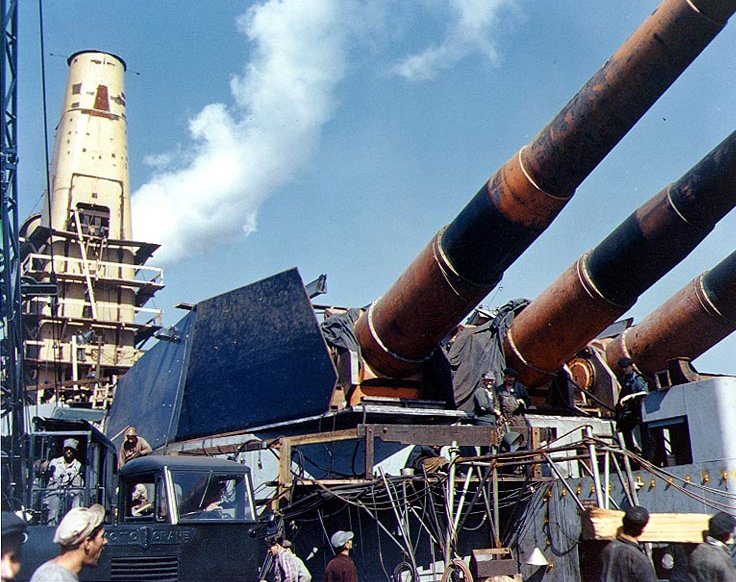 USS Iowa (BB-61) aft turret and gun director tower under construction, autumn 1942.jpg