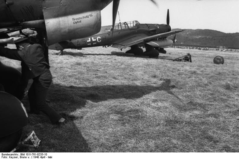 Bundesarchiv_Bild_101I-761-0233-10,_Norwegen,_Flugzeug_Junkers_Ju_87.jpg