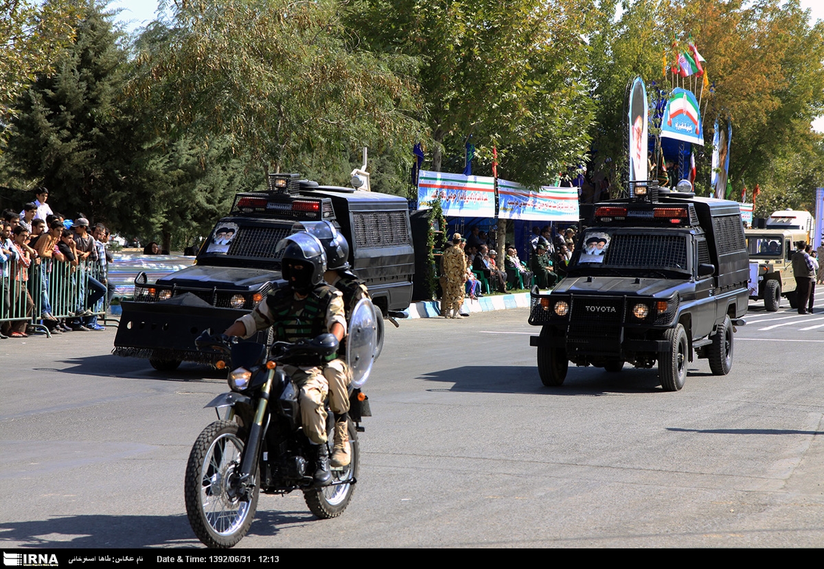 Иран_парад_полиция 1.jpg
