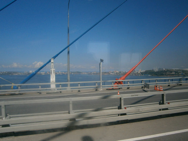 По мосту через пролив Босфор восточный.jpg