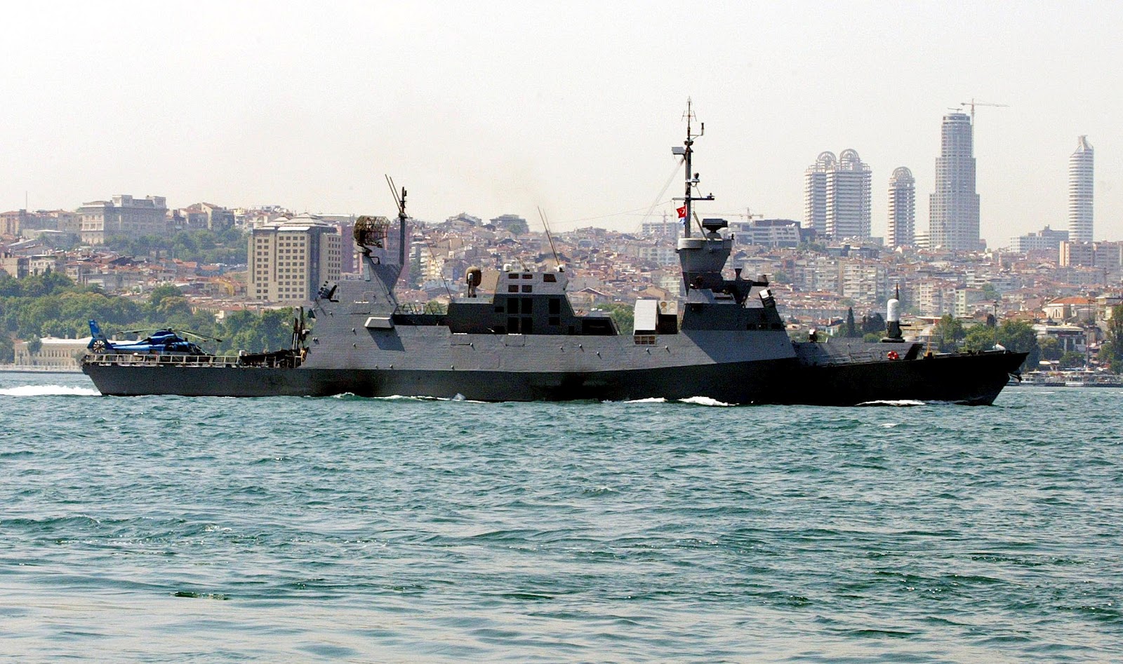 Saar-5 Corvette visiting Istanbul.jpg