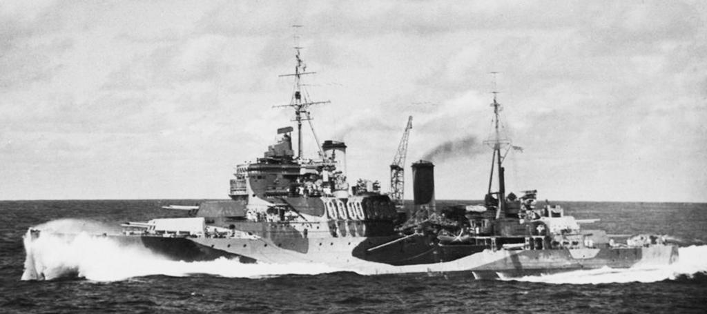 HMS Mauritius, 1942.jpg