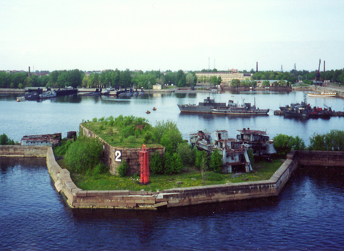 St Petersburg 1994_0004-1.jpg