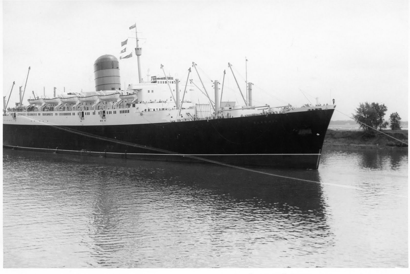 Saxonia_ship-Montreal-June1957.jpg
